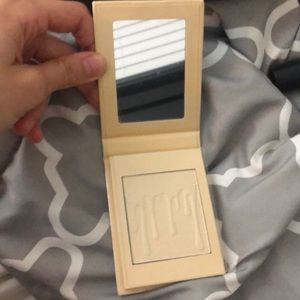 Kylie cosmetics highlighter in French vanilla